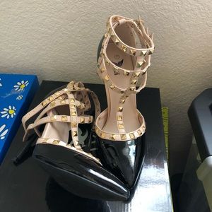 Rockstudded black and nude with gold studs